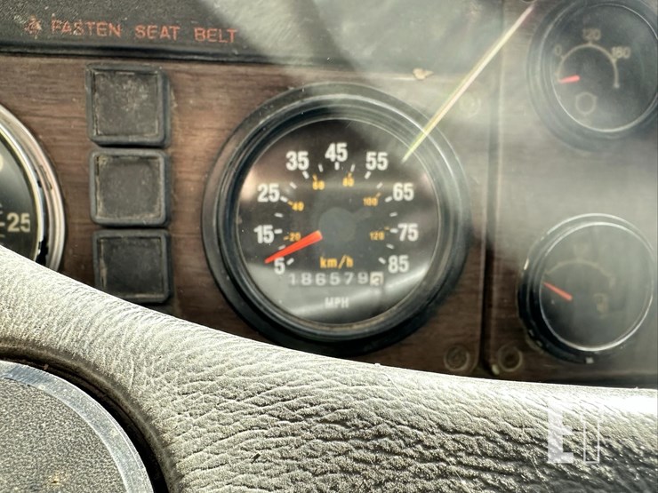 1991-freightliner-fld120-image-44