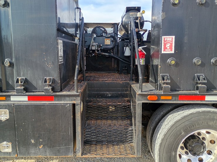 2005-ford-f750-image-70