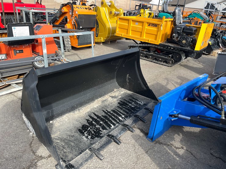 #7060-•-unused-63-case-new-holland-tractor-tooth-bucket-(o9)-image-1