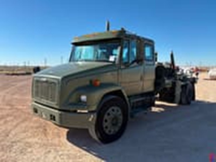 2001-freightliner-fl70-image-3