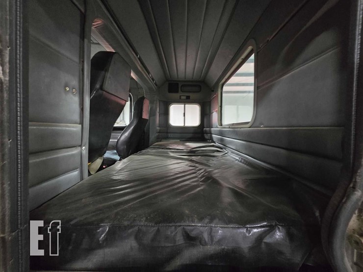 2004-peterbilt-378-image-18