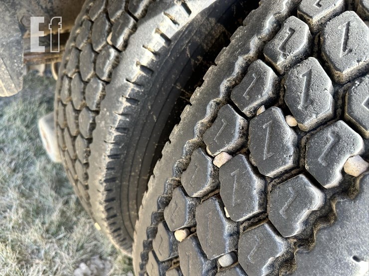 1991-freightliner-fld120-image-10