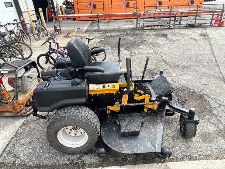 cub-cadet-tank-m72-image-2