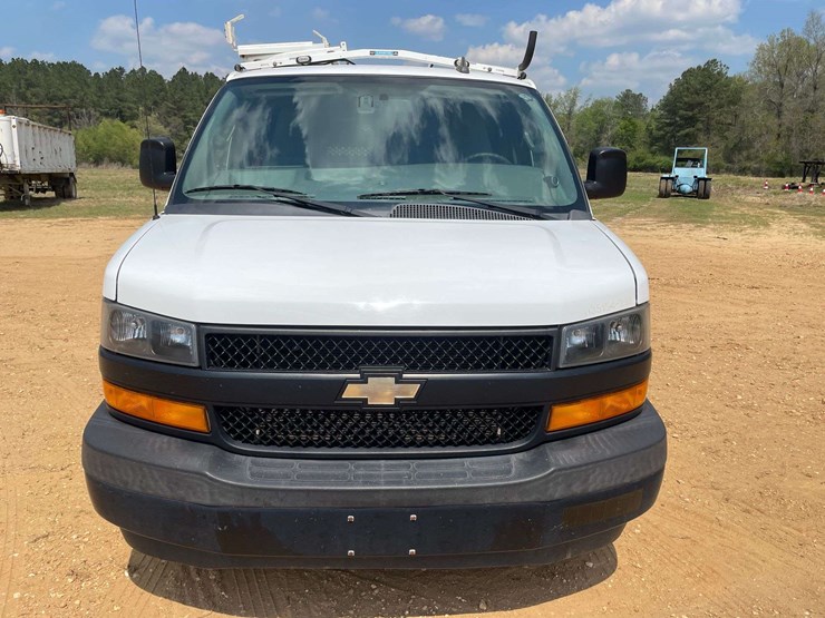 2018-chevrolet-express-2500-image-5