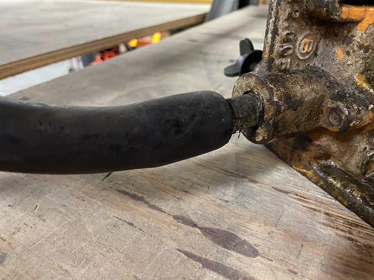 #2418-•-power-team-10-ton-porta-power-hand-pump-(pr12)-image-2