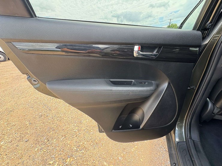 2013-kia-sorento-image-19