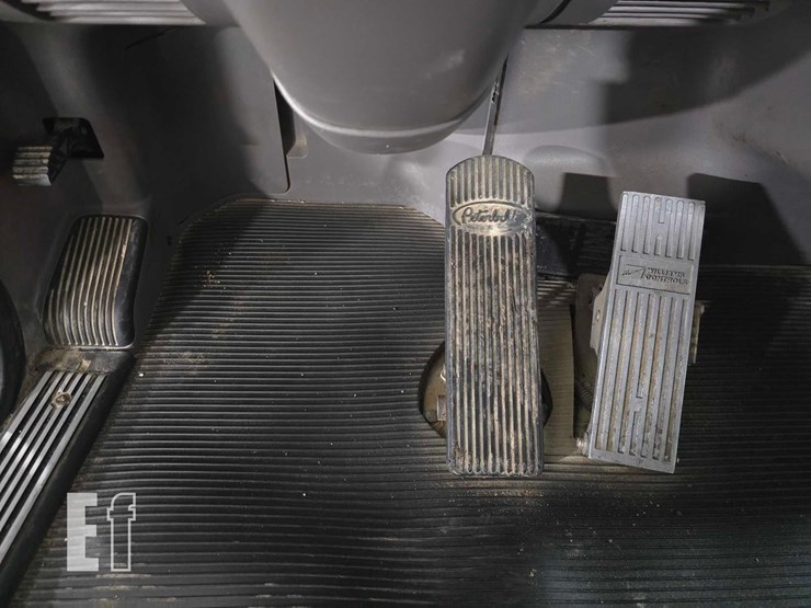 2021-peterbilt-367-image-11