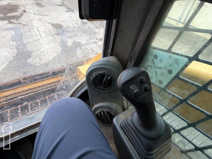 2021-caterpillar-299d3-xe-image-8