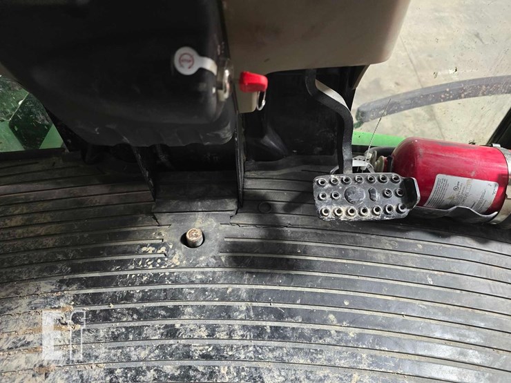 2011-john-deere-4630-image-11