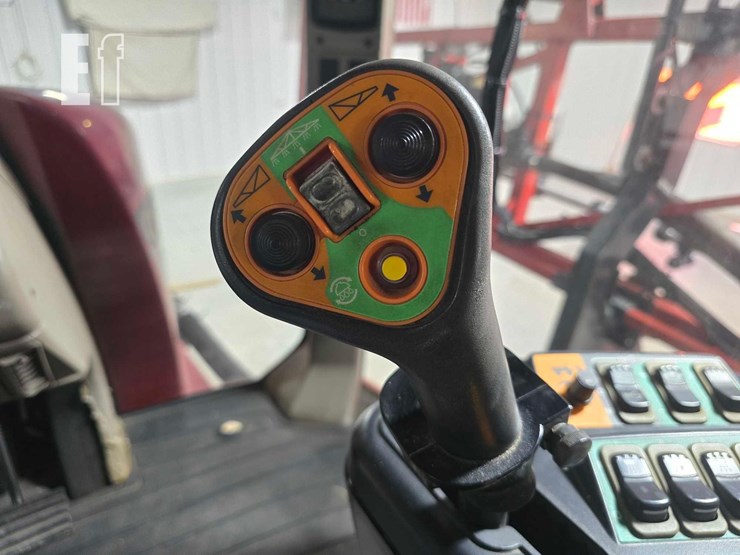 case-ih-patriot-3330-image-18