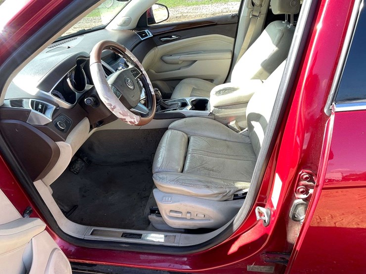 2011-cadillac-srx-image-10