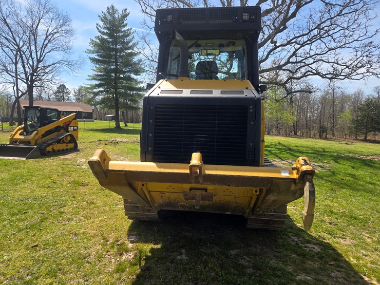 2014-caterpillar-953d-image-13