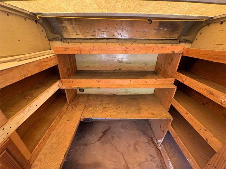 2011-ford-e350-image-22