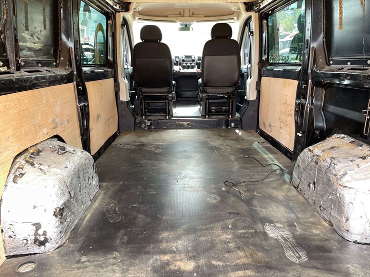 2015-ram-promaster-1500-image-15
