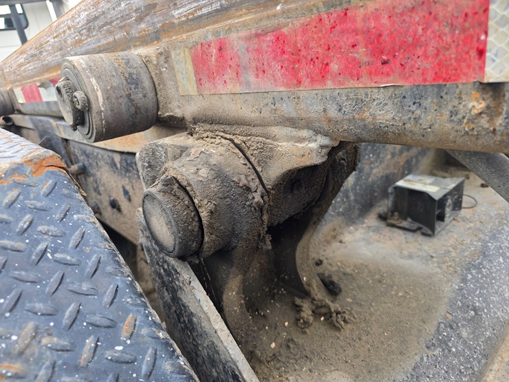 #22591-•-2007-mack-cv713-granite-roll-off-truck-image-85