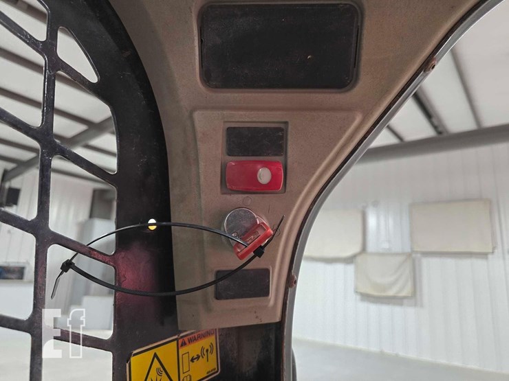 2015-caterpillar-259d-image-17