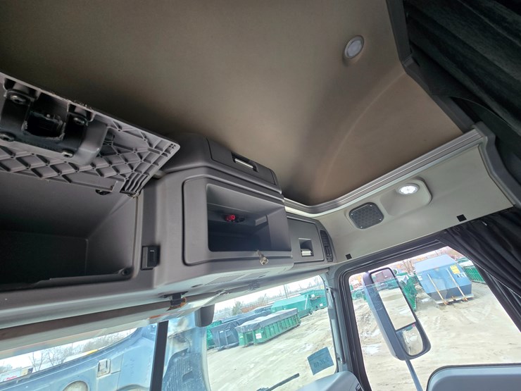 #22610-•-2019-mack-anthem-sleeper-truck-image-44