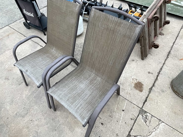 #7017-•-(2)-patio-chairs-(o3)-image-5