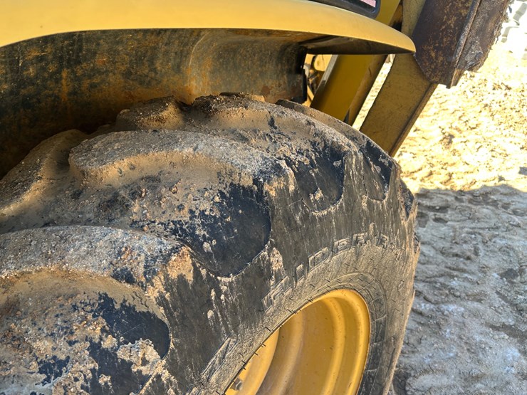 2005-caterpillar-420d-image-18