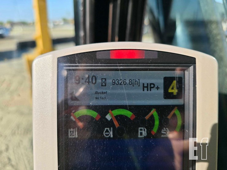 2017-caterpillar-326fl-image-21