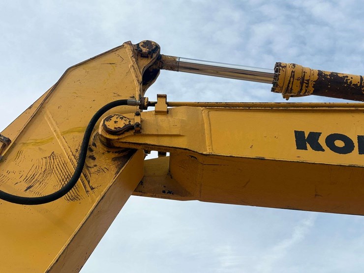 komatsu-pc200-image-16