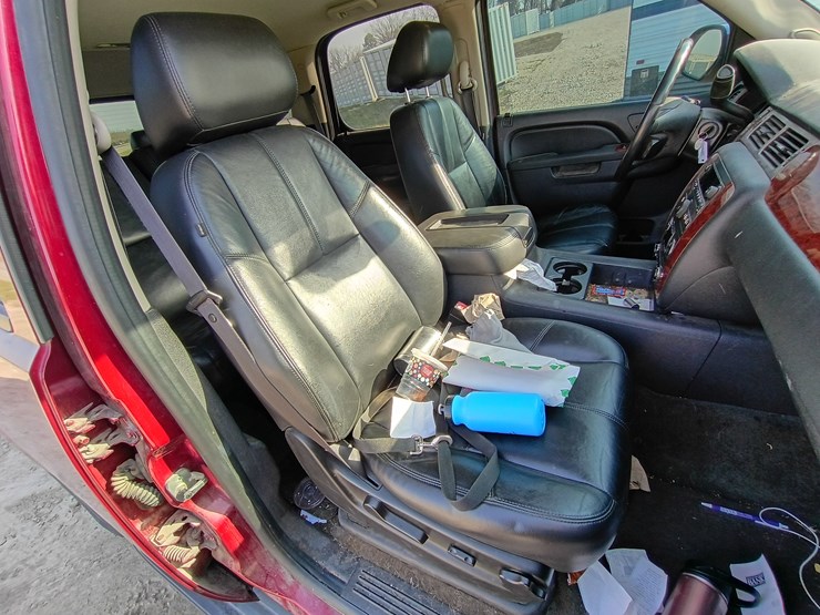 2010-chevrolet-tahoe-image-34