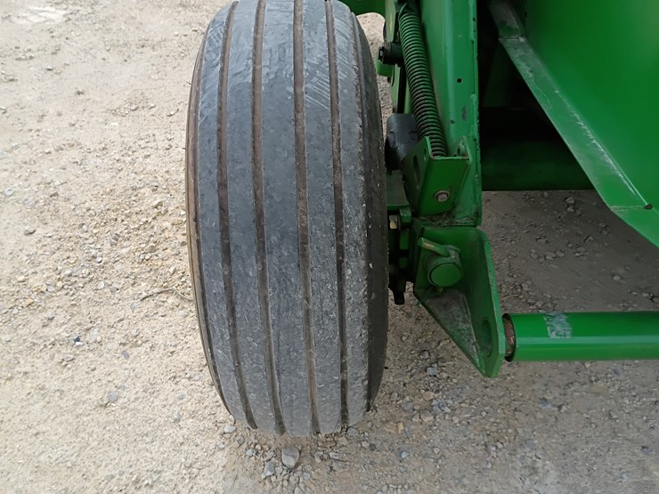 2000-john-deere-556-image-31