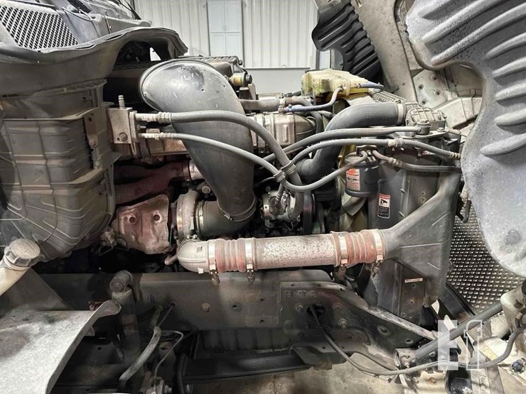 2014-freightliner-cascadia-125-image-28