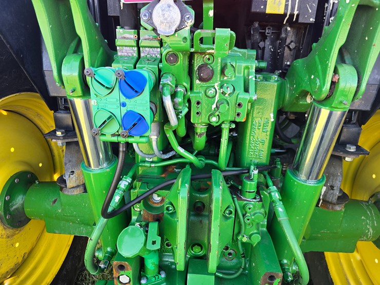 2016-john-deere-6110m-image-36