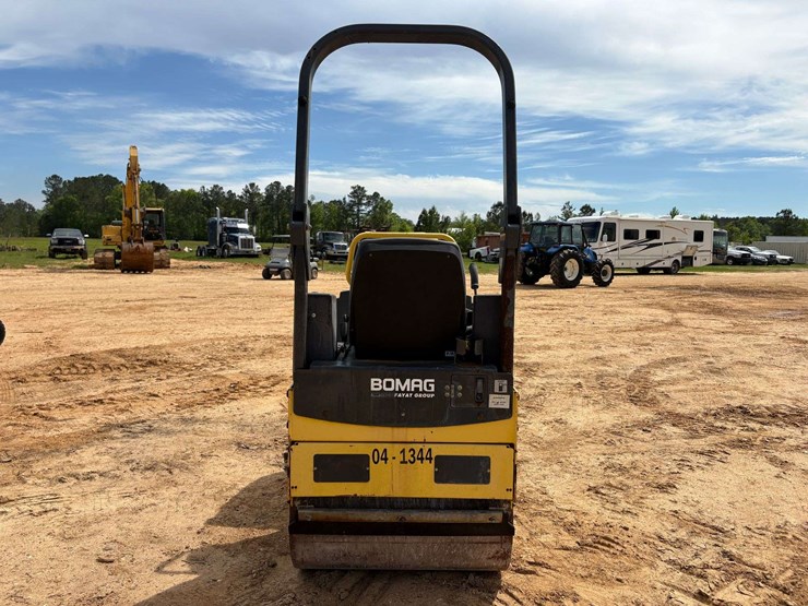 2013-bomag-bw900-50-image-6