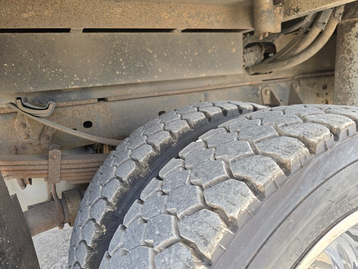 2013-ford-f550-image-49