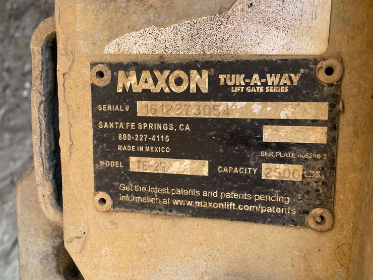 2016-freightliner-m2-106-image-29