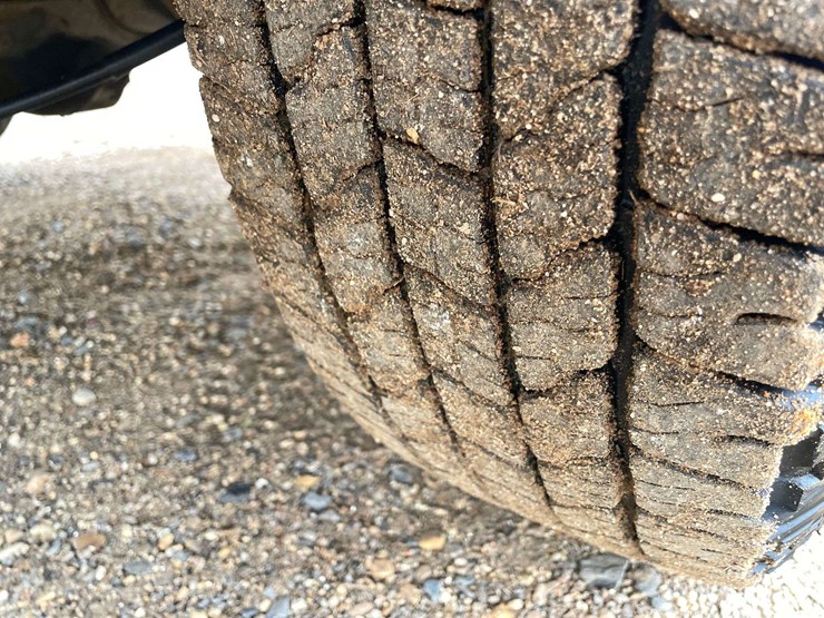 2011-ford-cargo-image-21