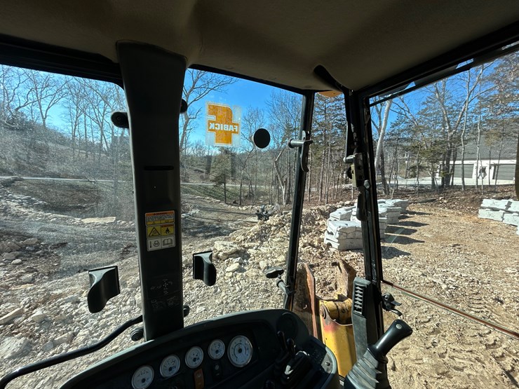 2005-caterpillar-420d-image-63