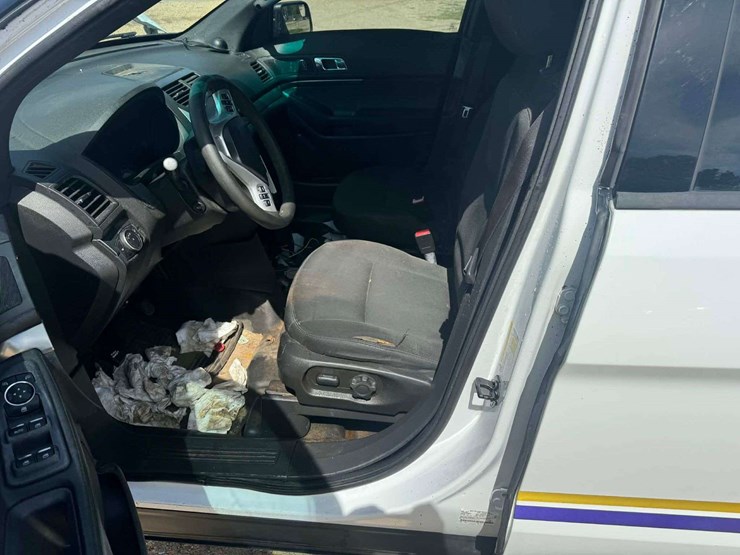 2015-ford-explorer-image-12