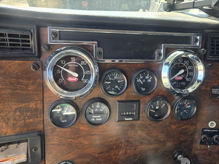 1996-peterbilt-377-image-68