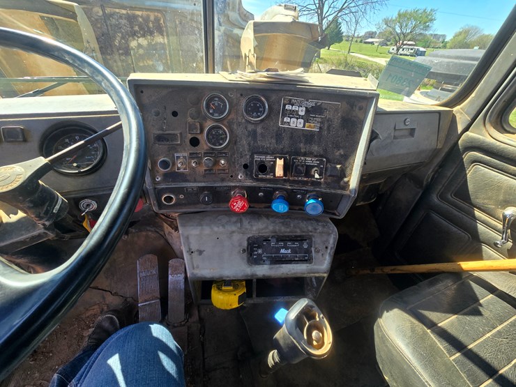 1994-mack-rd690s-image-72