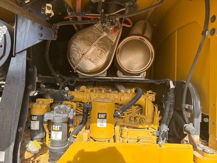 2021-caterpillar-926m-image-24