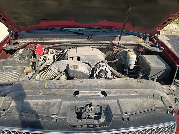 2010-chevrolet-tahoe-image-18