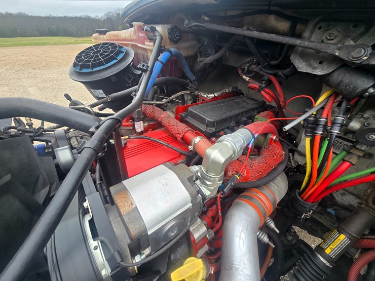 2012-freightliner-m2-106-image-35