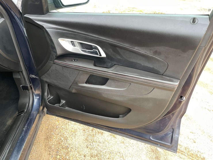 2015-chevrolet-equinox-lt-image-16