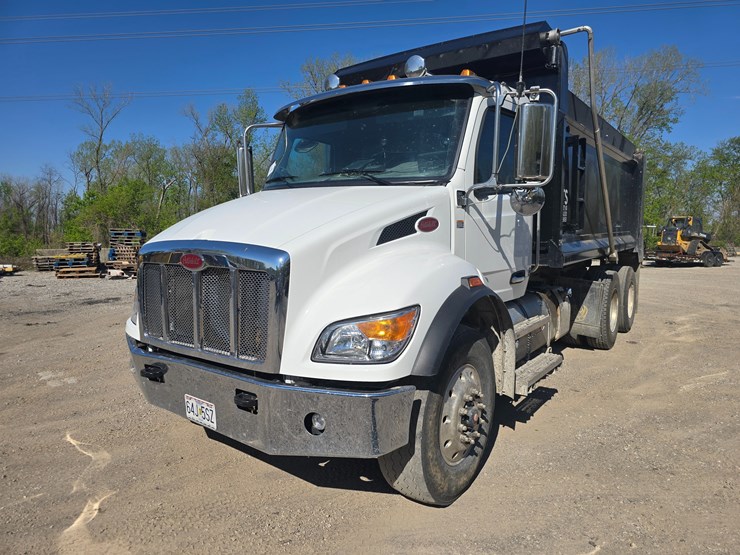 2025-peterbilt-548-image-1