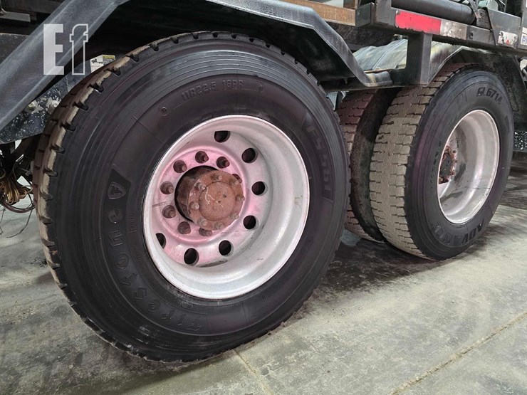 2017-peterbilt-367-image-27