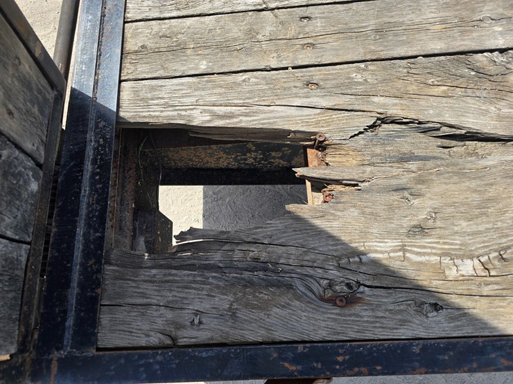 #22628-•-2005-bales-gooseneck-trailer-image-35