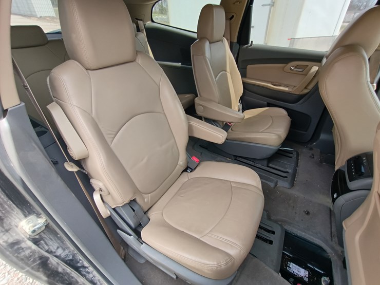 2011-chevrolet-traverse-image-54