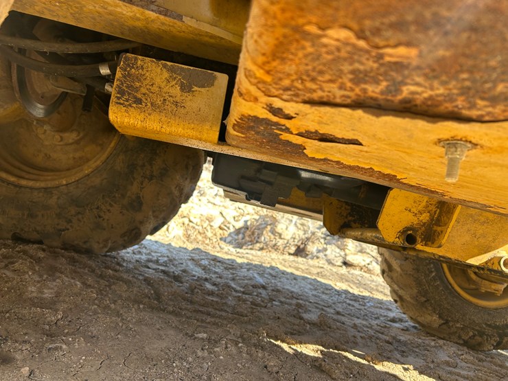 2005-caterpillar-420d-image-80