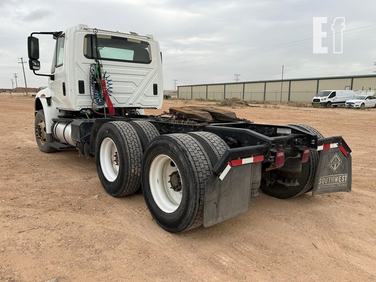 2016-international-durastar-4400-image-3