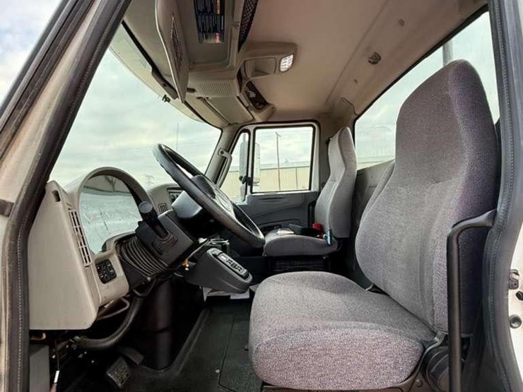 2018-international-durastar-4400-image-12