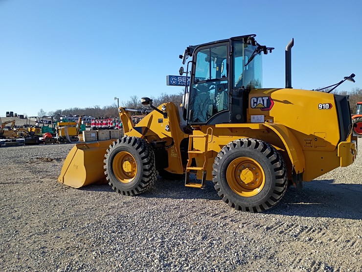 2023-caterpillar-910-image-4