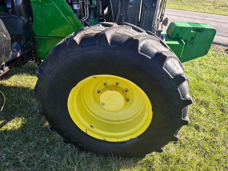 2016-john-deere-6110m-image-43